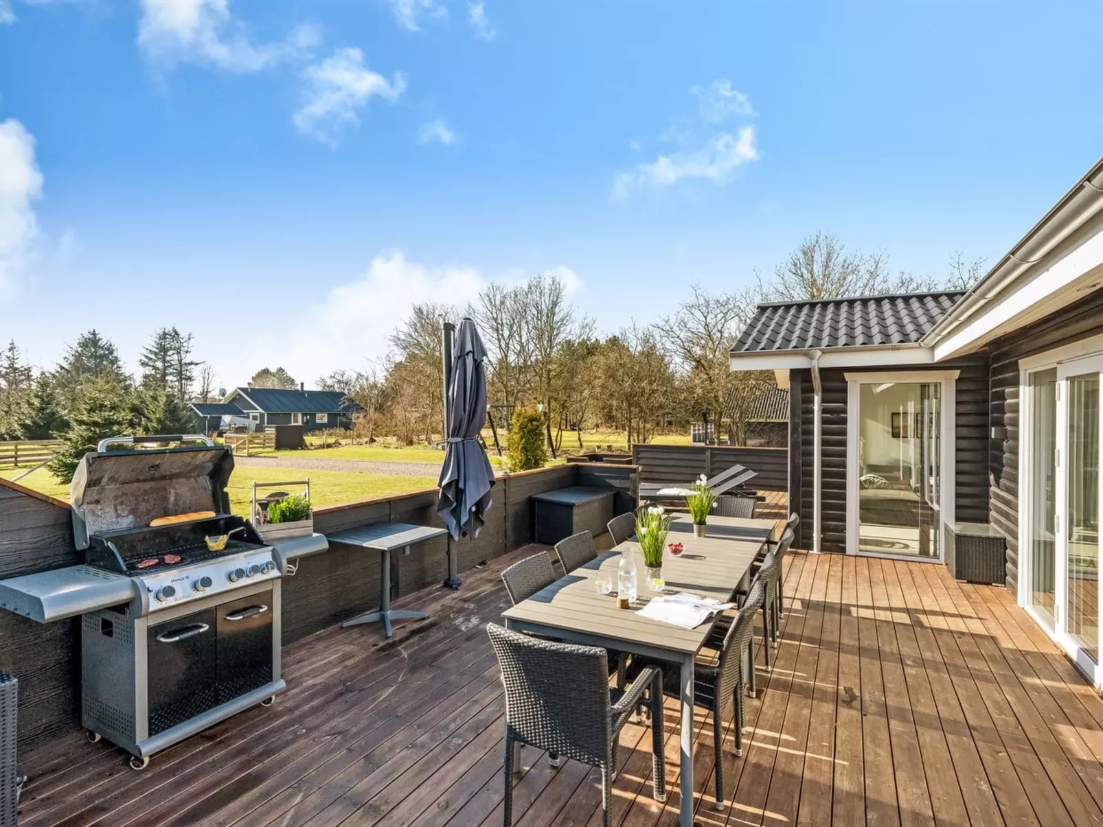 "Elisaveta" - 400m to the fjord-Buiten