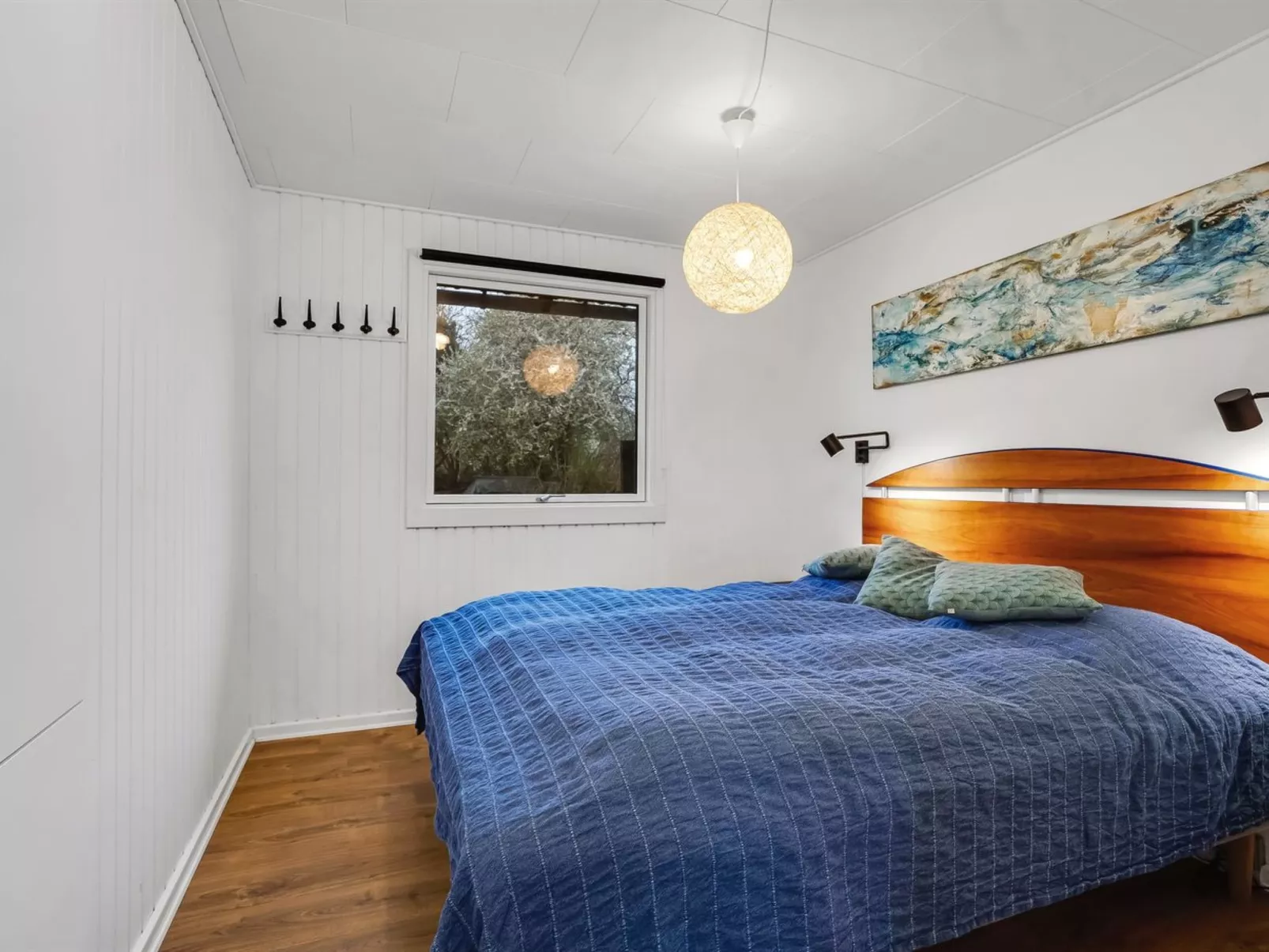 "Arise" - 700m from the sea-Binnen