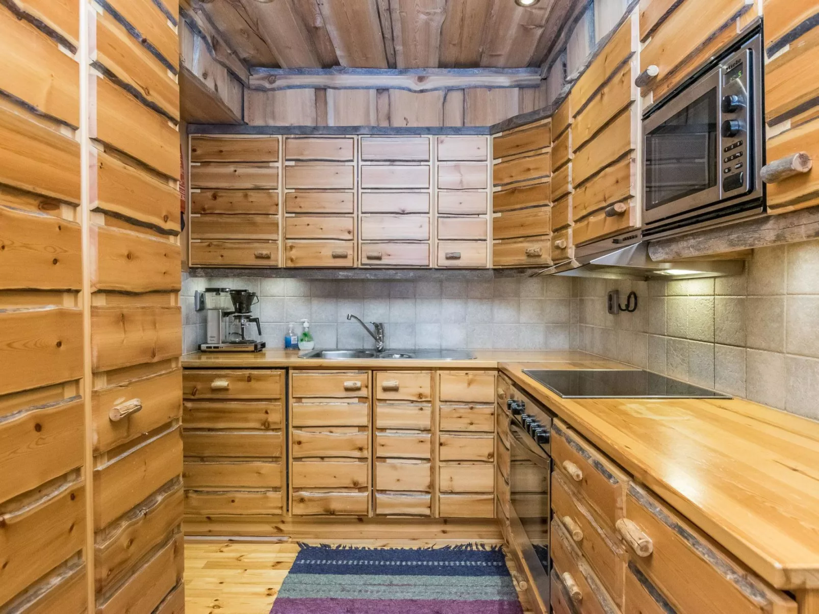 Waskooli saaga-Binnen