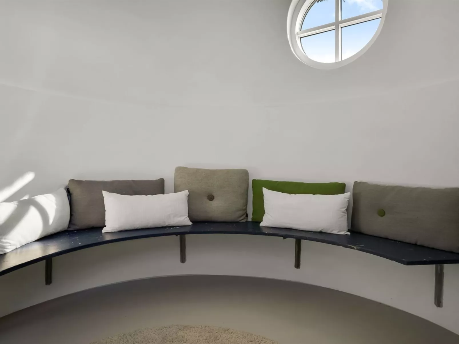 "Amina" - 200m from the sea-Binnen