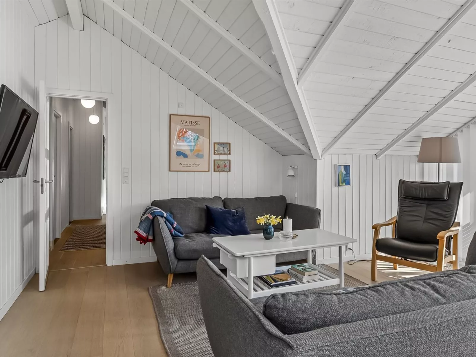 "Mila" - 30km from the sea-Binnen