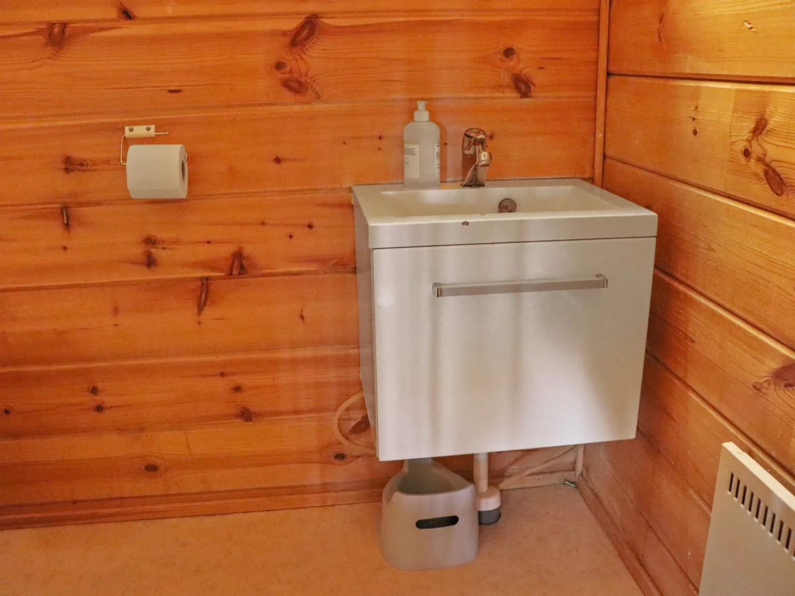 Alppitalo mökki-Binnen