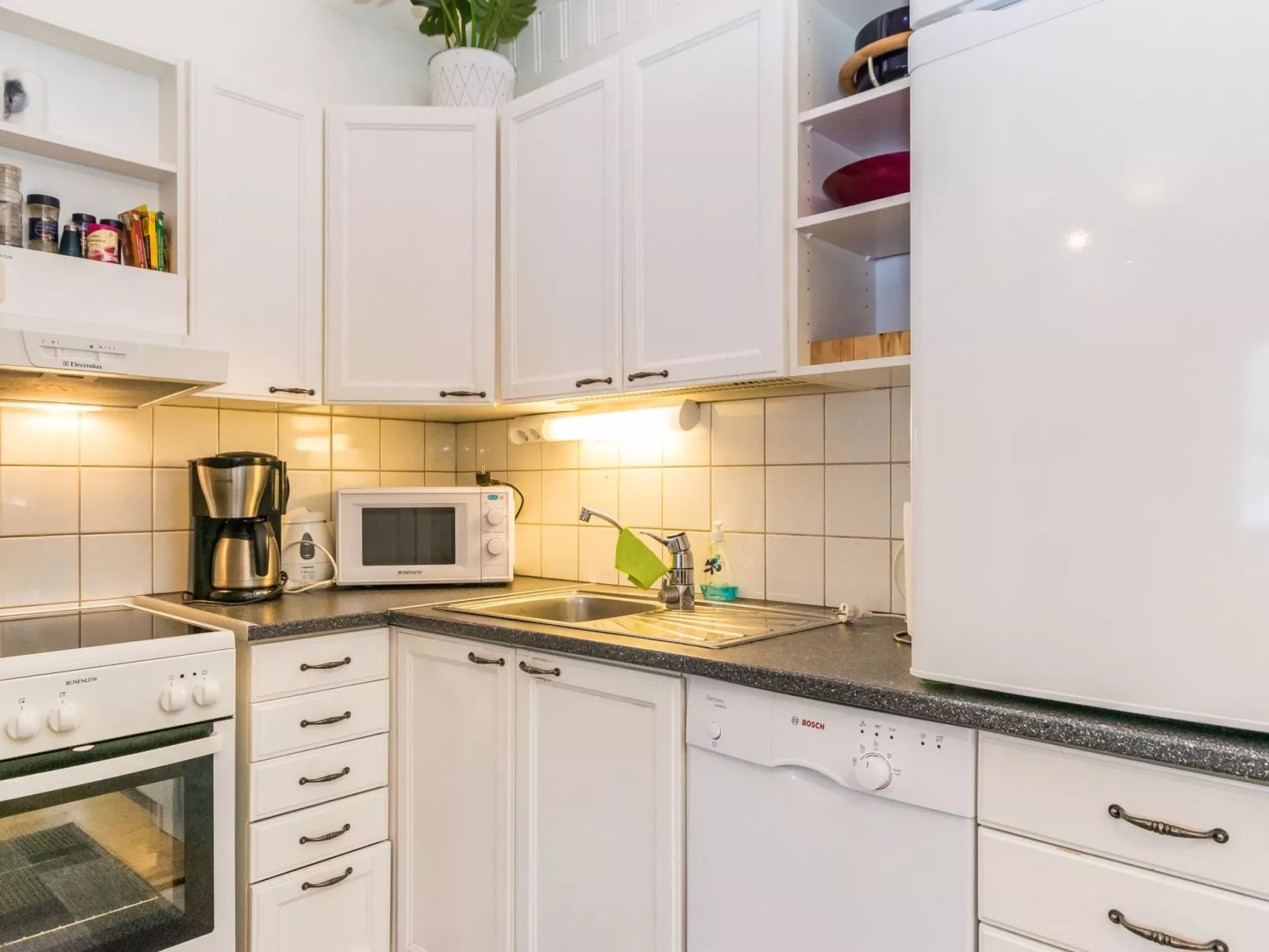 Hallantytär b4 paritalo-Binnen