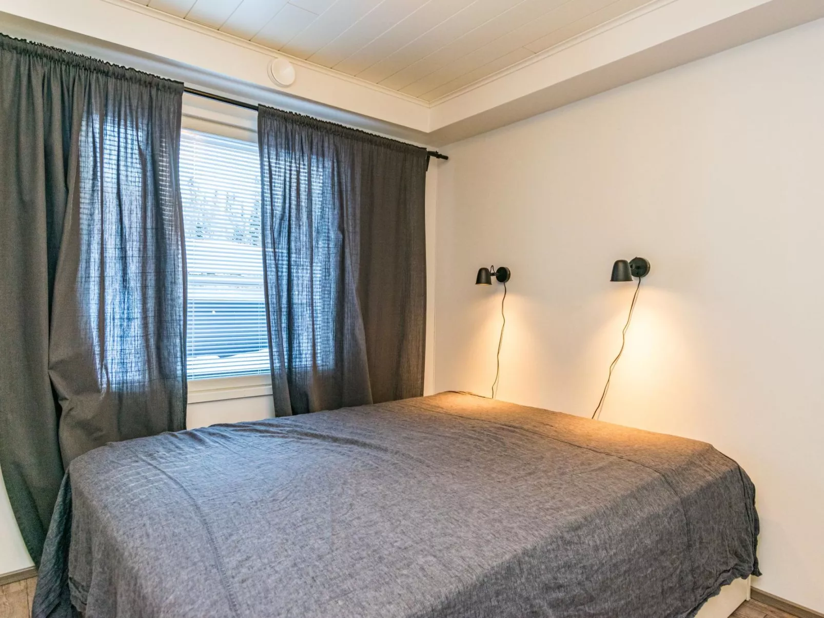 Skivillas 78 ukkohalla (1)-Binnen