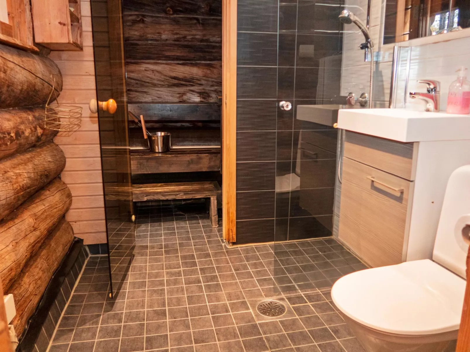 Hakojärven kelomajat 2-Binnen