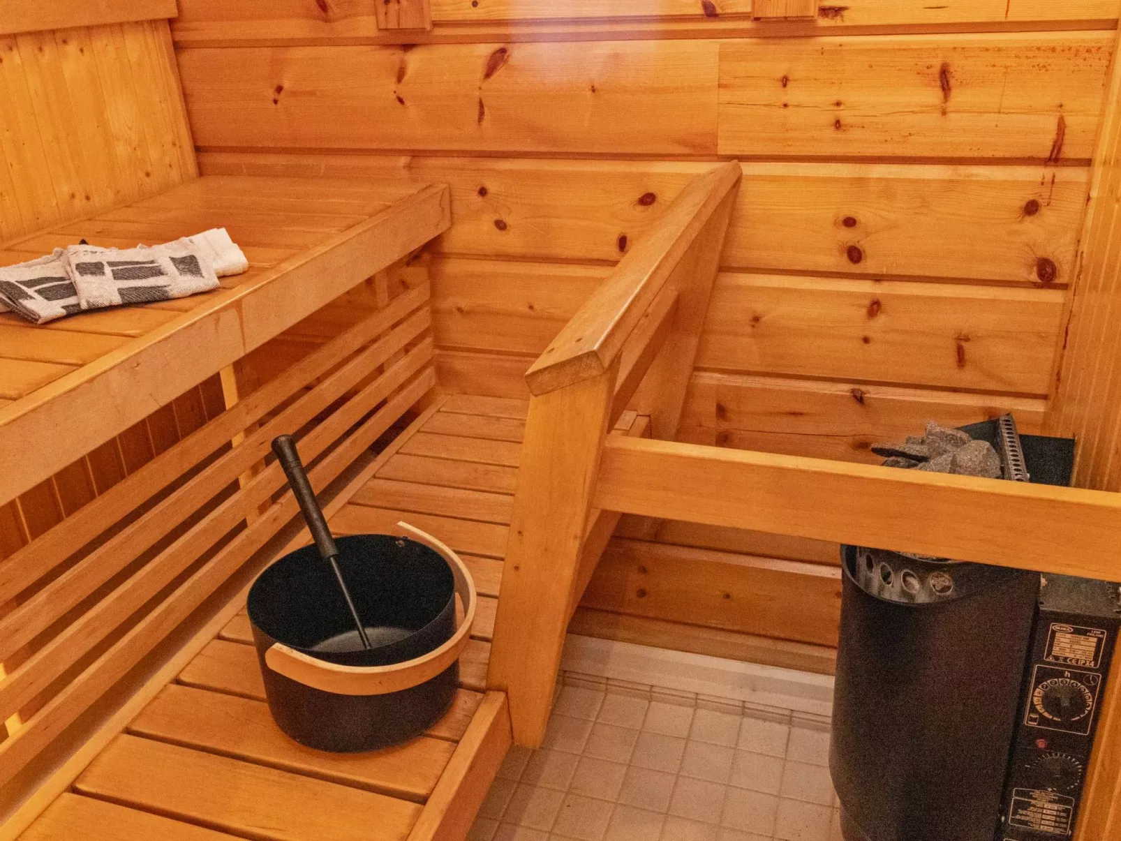 Tintin mökki-Binnen