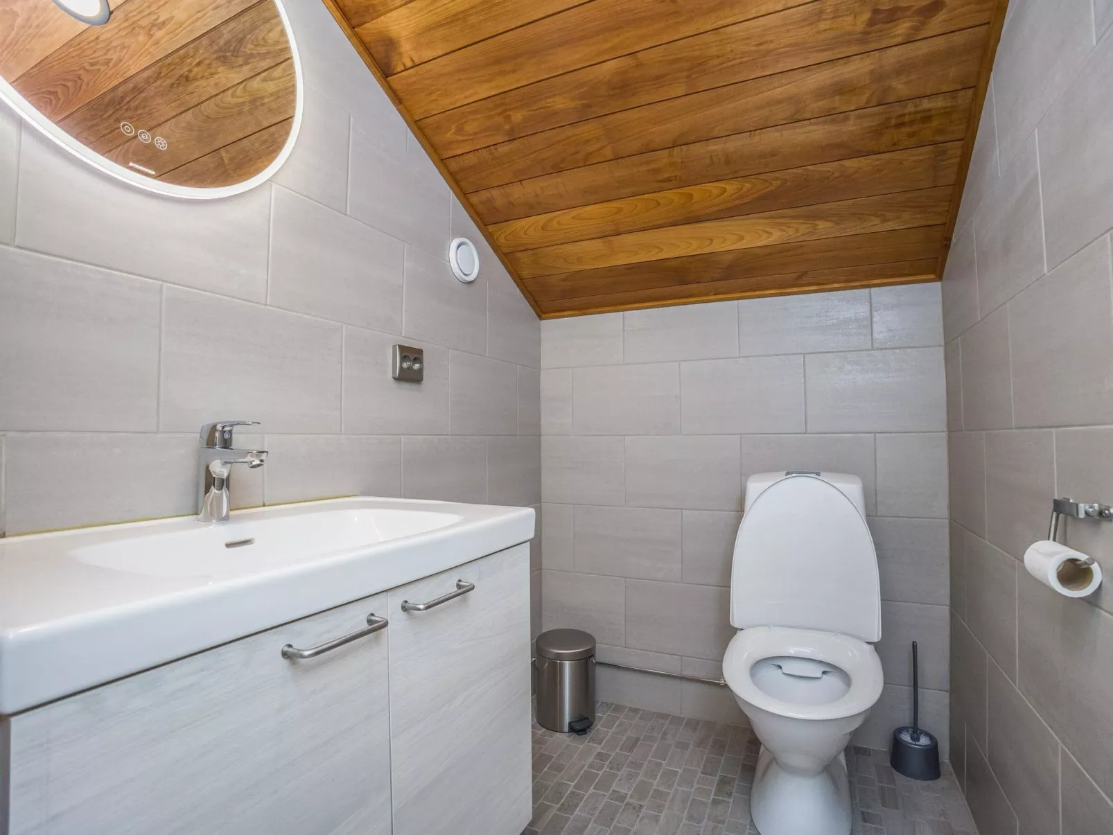 Levin hetki a-Binnen