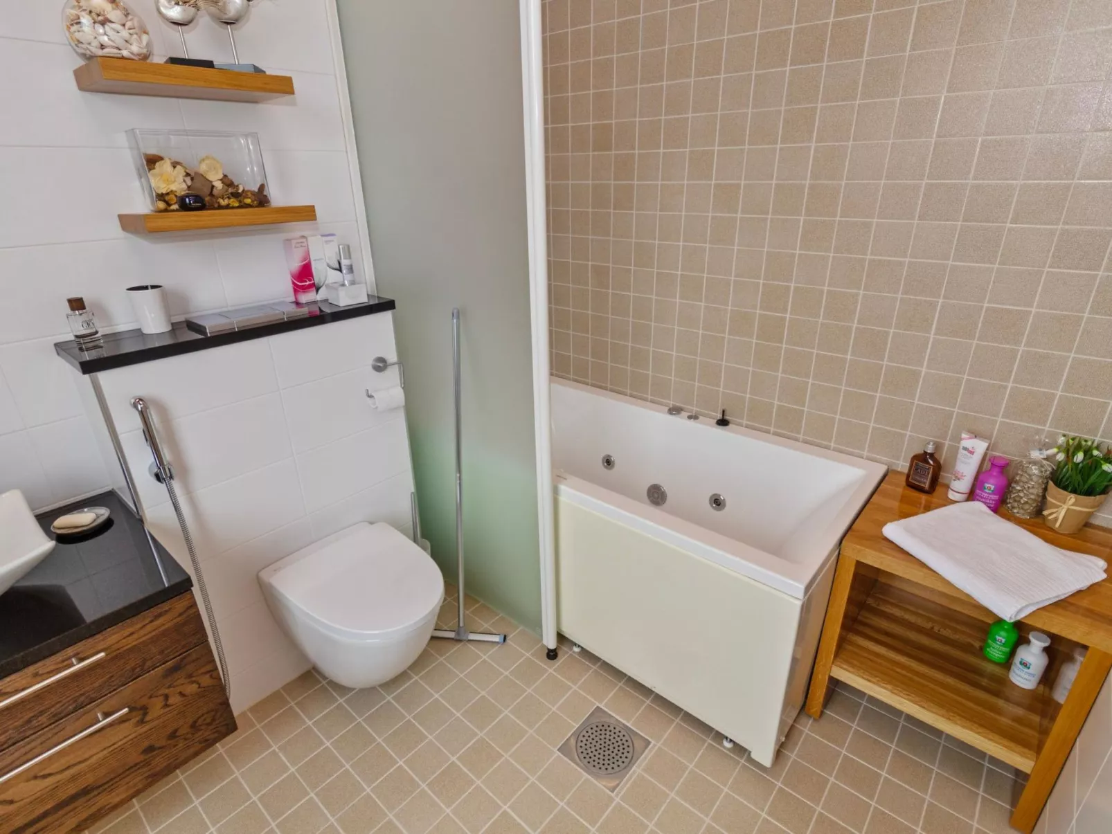 Holy lake chalet a-Binnen