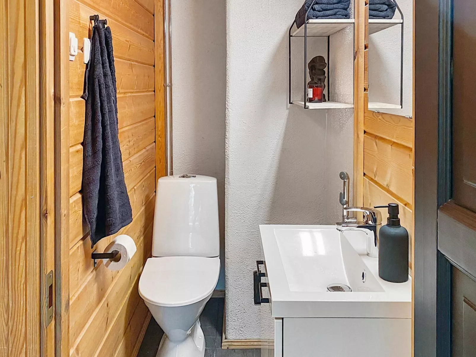 Uolevintie 39b-Binnen