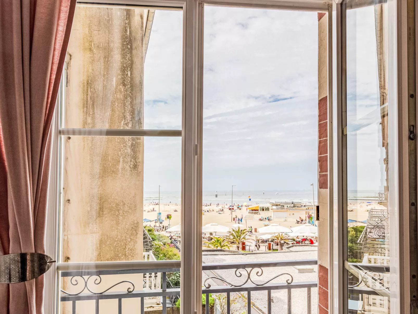 L'hôtel de Paris-Buiten