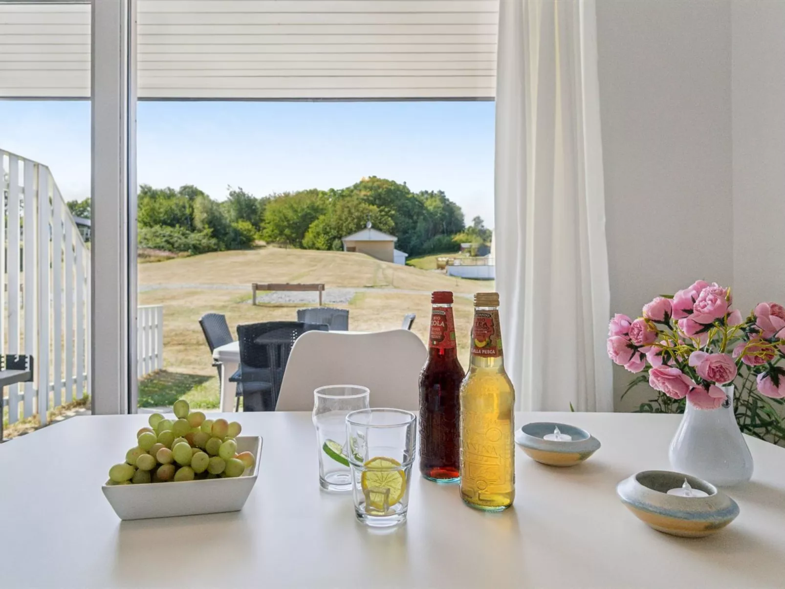 "Heddi" - 300m from the sea-Binnen