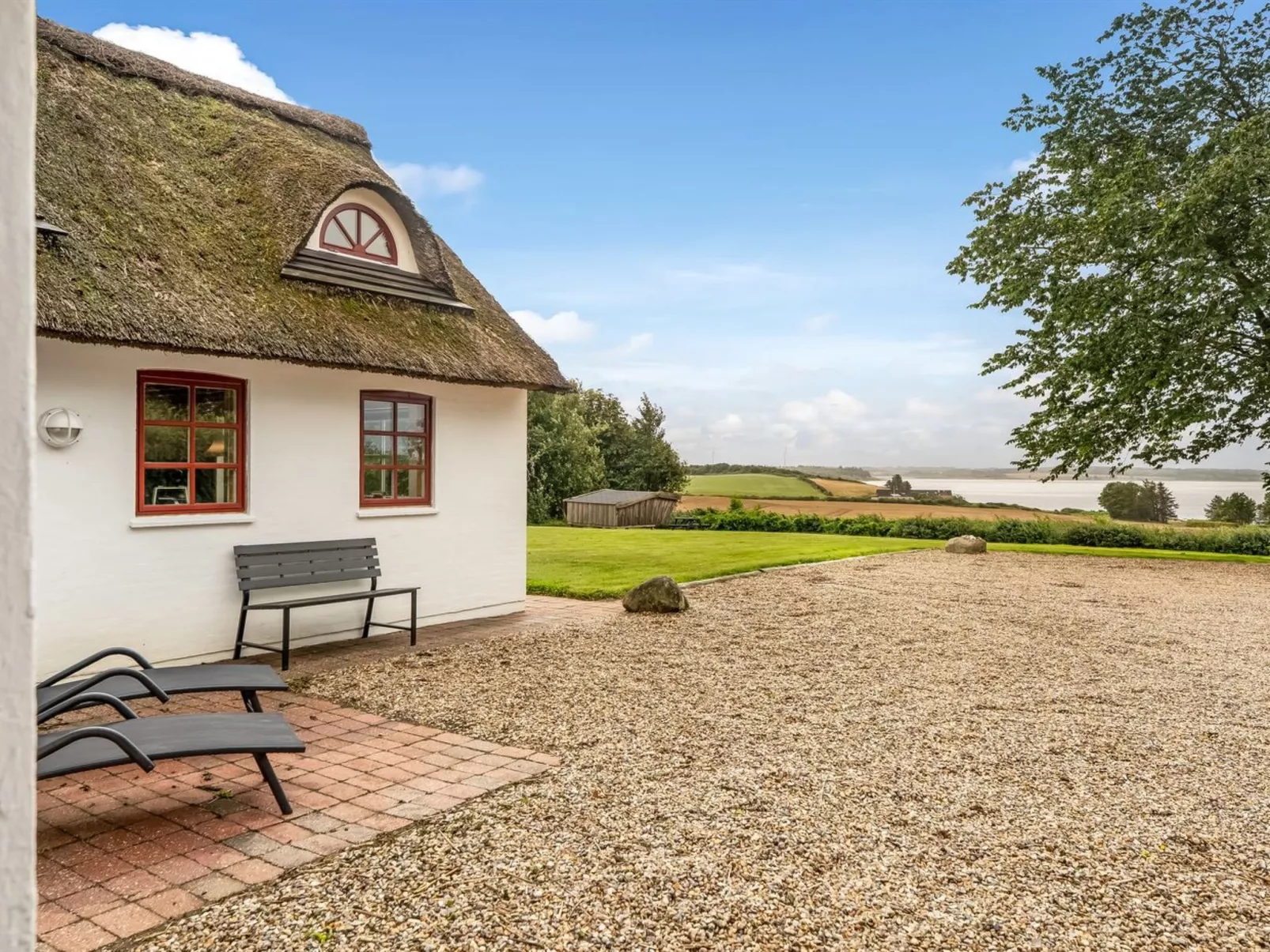 "Åsta" - 400m to the fjord-Buiten