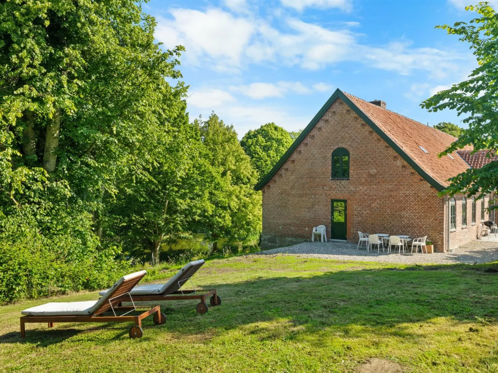 "Brun" - 1.5km from the sea-Buiten