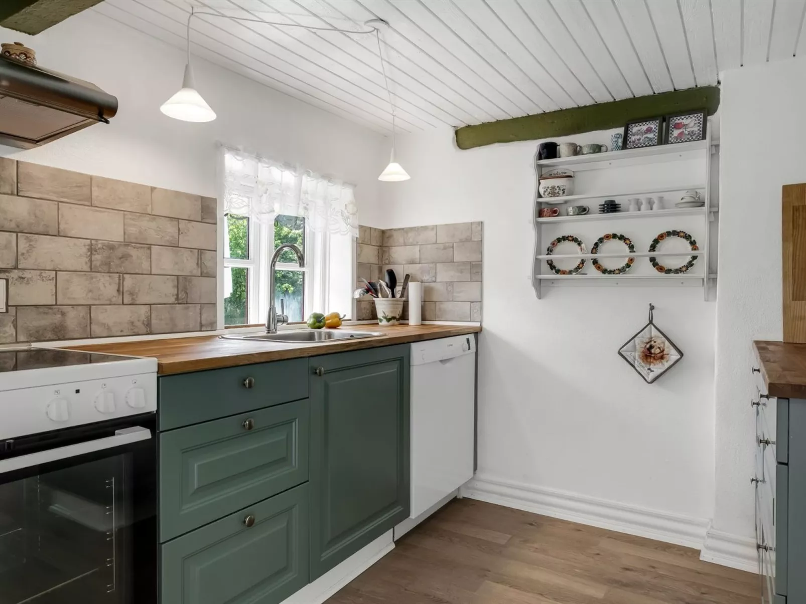 "Aatos" - 2km from the sea-Binnen