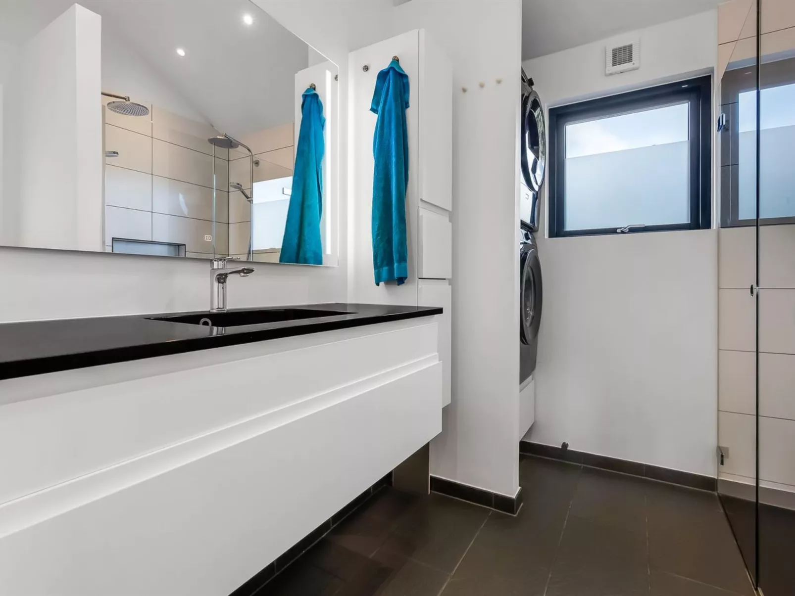 "Merve" - 250m from the sea-Binnen