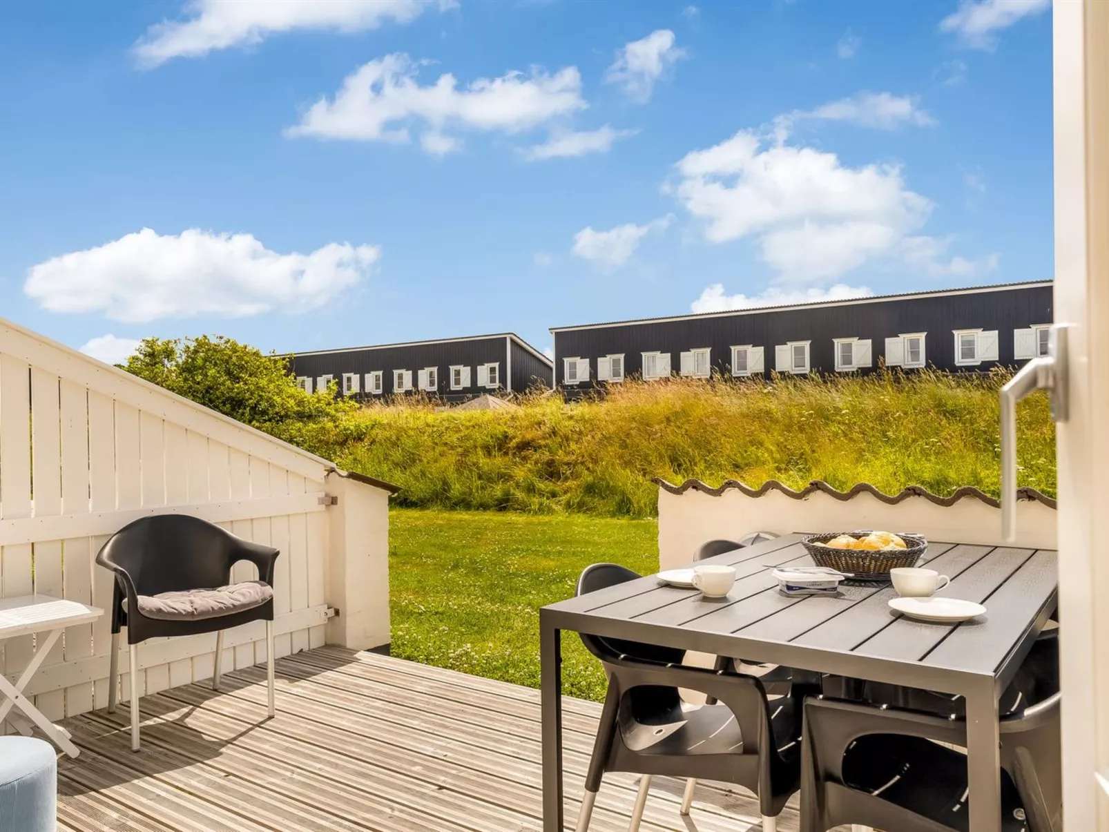 "Barrit" - 50m to the fjord-Buiten