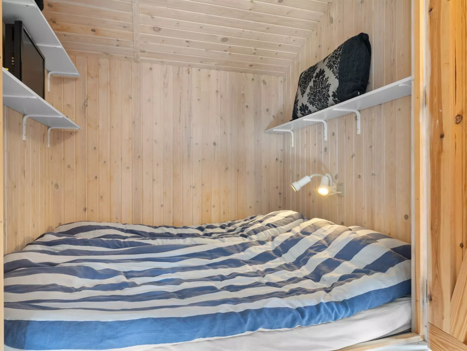 "Frederikke" - 875m from the sea-Binnen