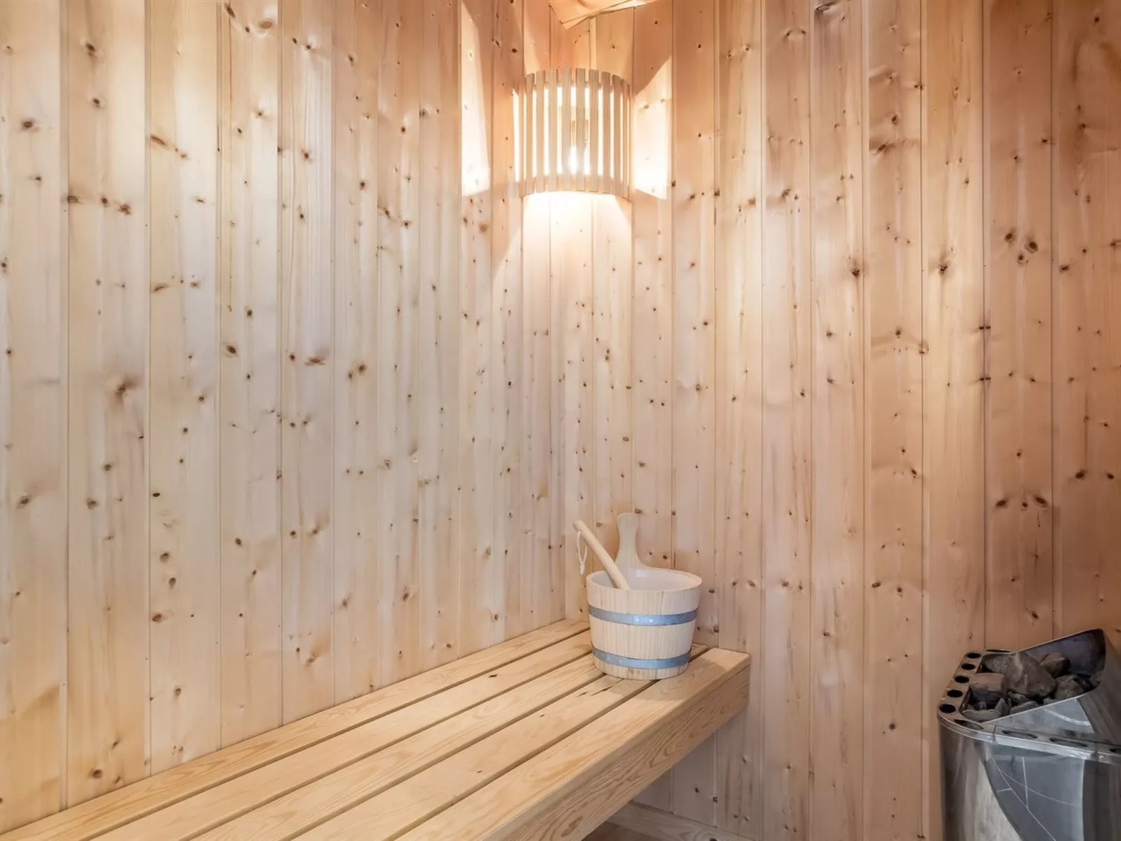 "Rosamunde" - 700m from the sea-Binnen