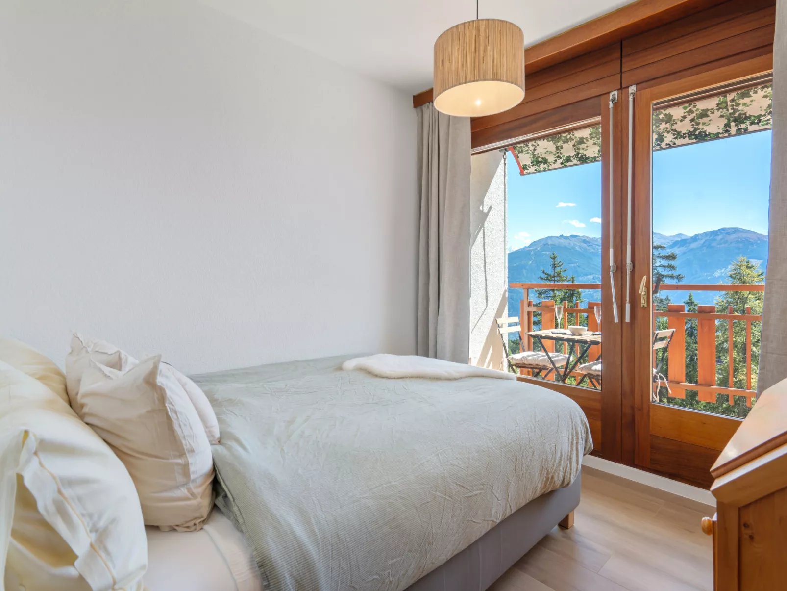 La Forêt ouest C120-Binnen