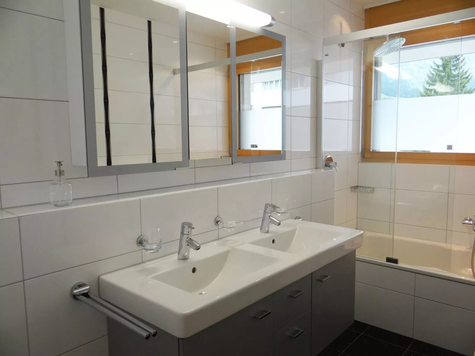 Dorfstrasse 62-Binnen