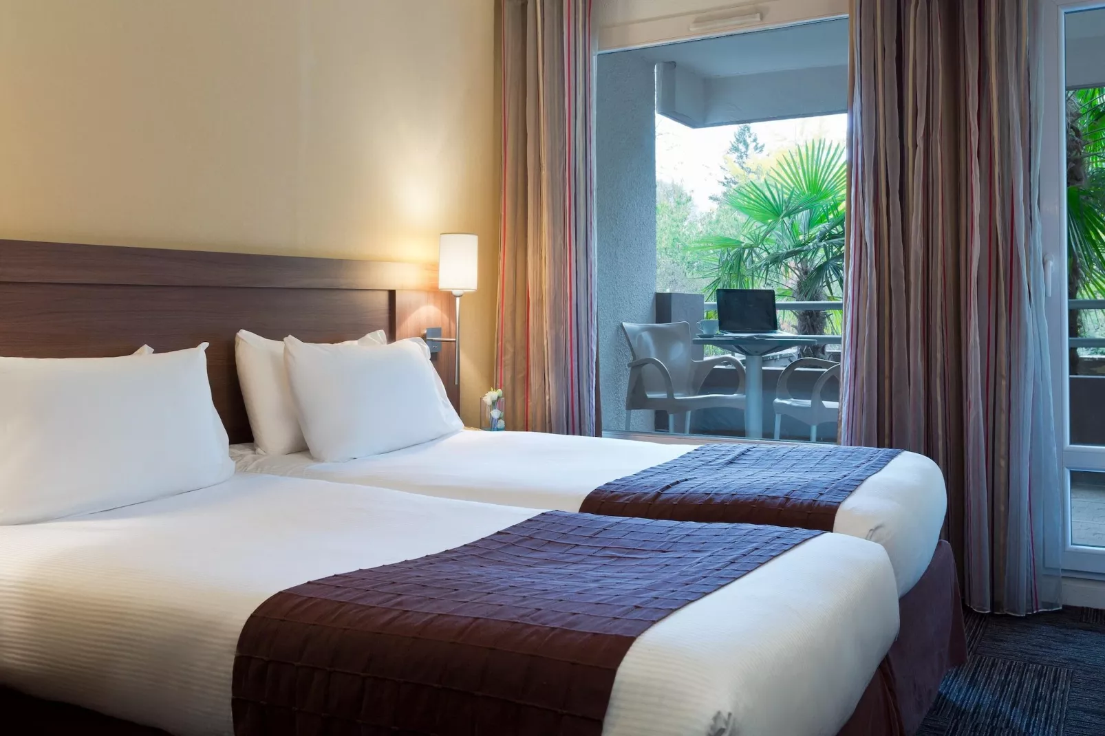 1-Bedroom Apartment park/pool view - LA RESERVE-Slaapkamer