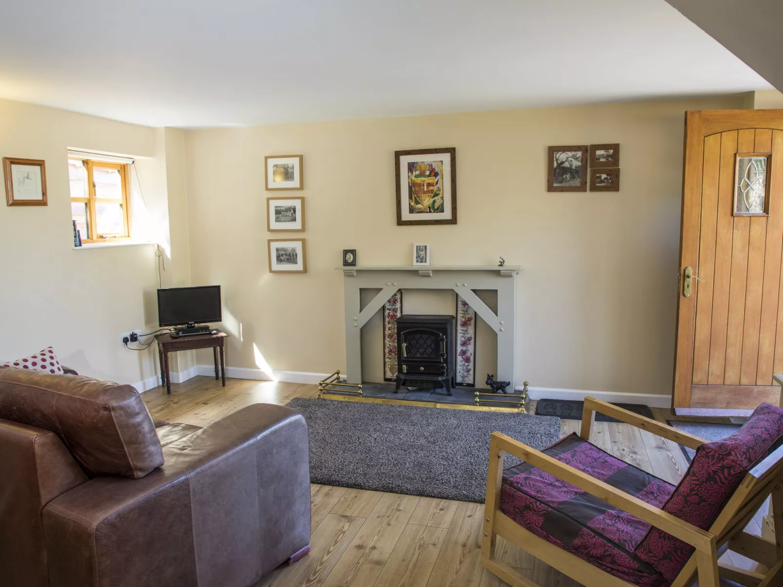 Woodpecker Cottage-Binnen