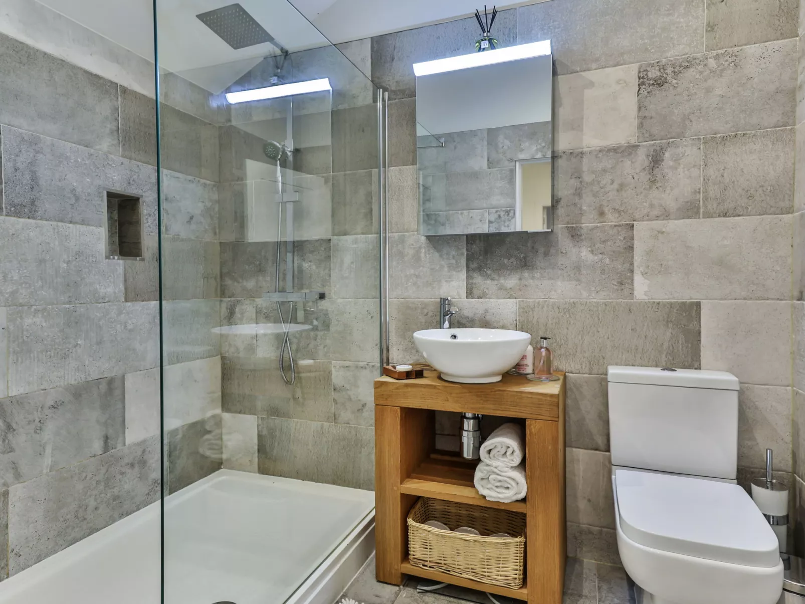 Middle Warble Stables-Binnen