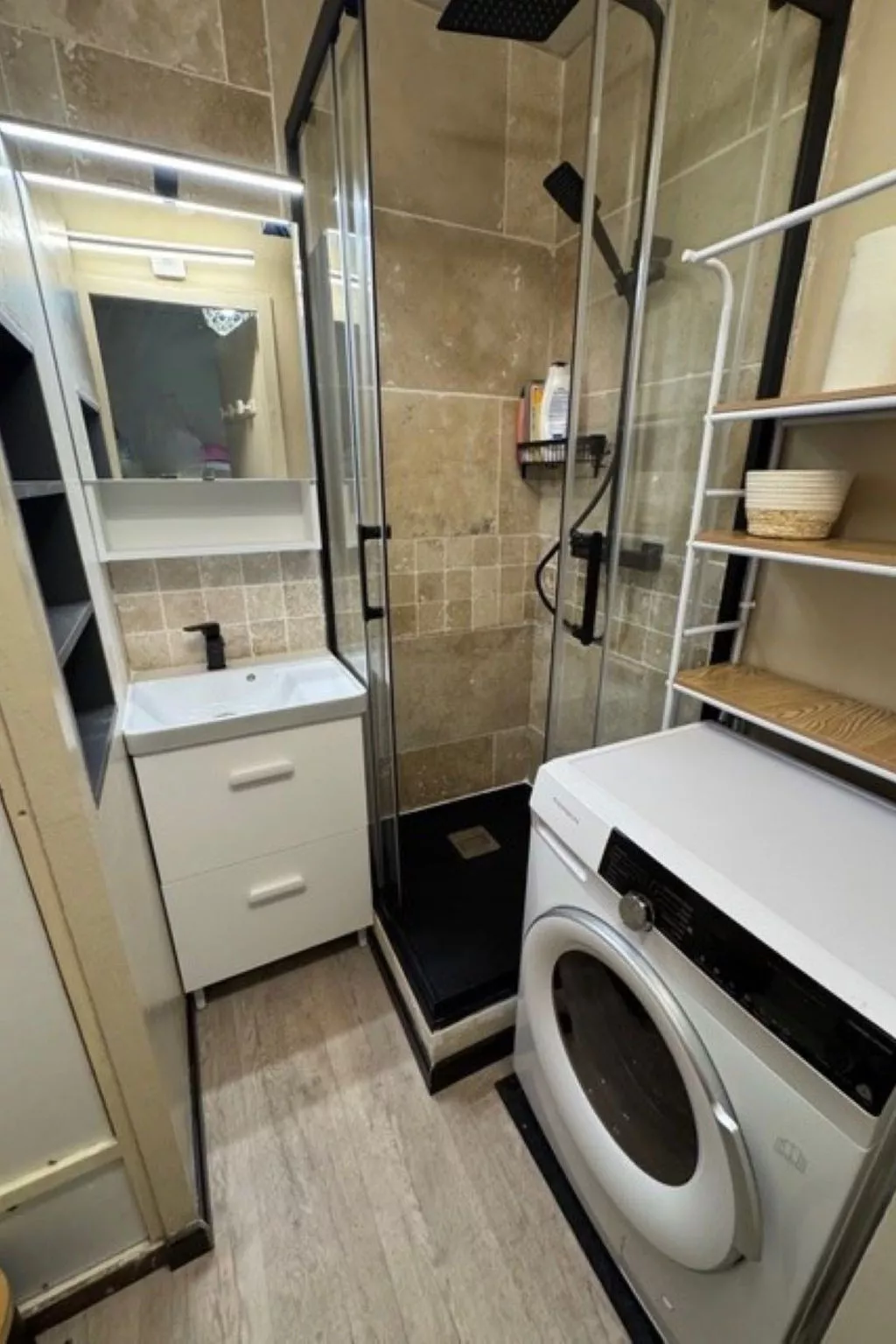 P. LES ESSERTS-Binnen