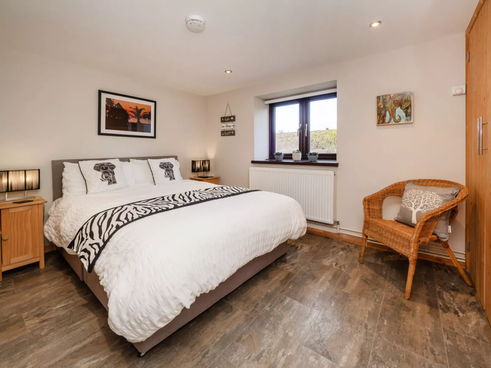 Pottles Cottage-Binnen