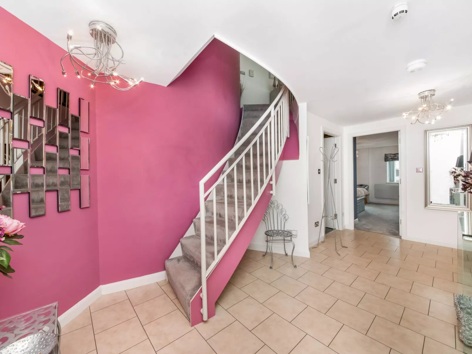 The Penthouse at 611 Westgate-Binnen