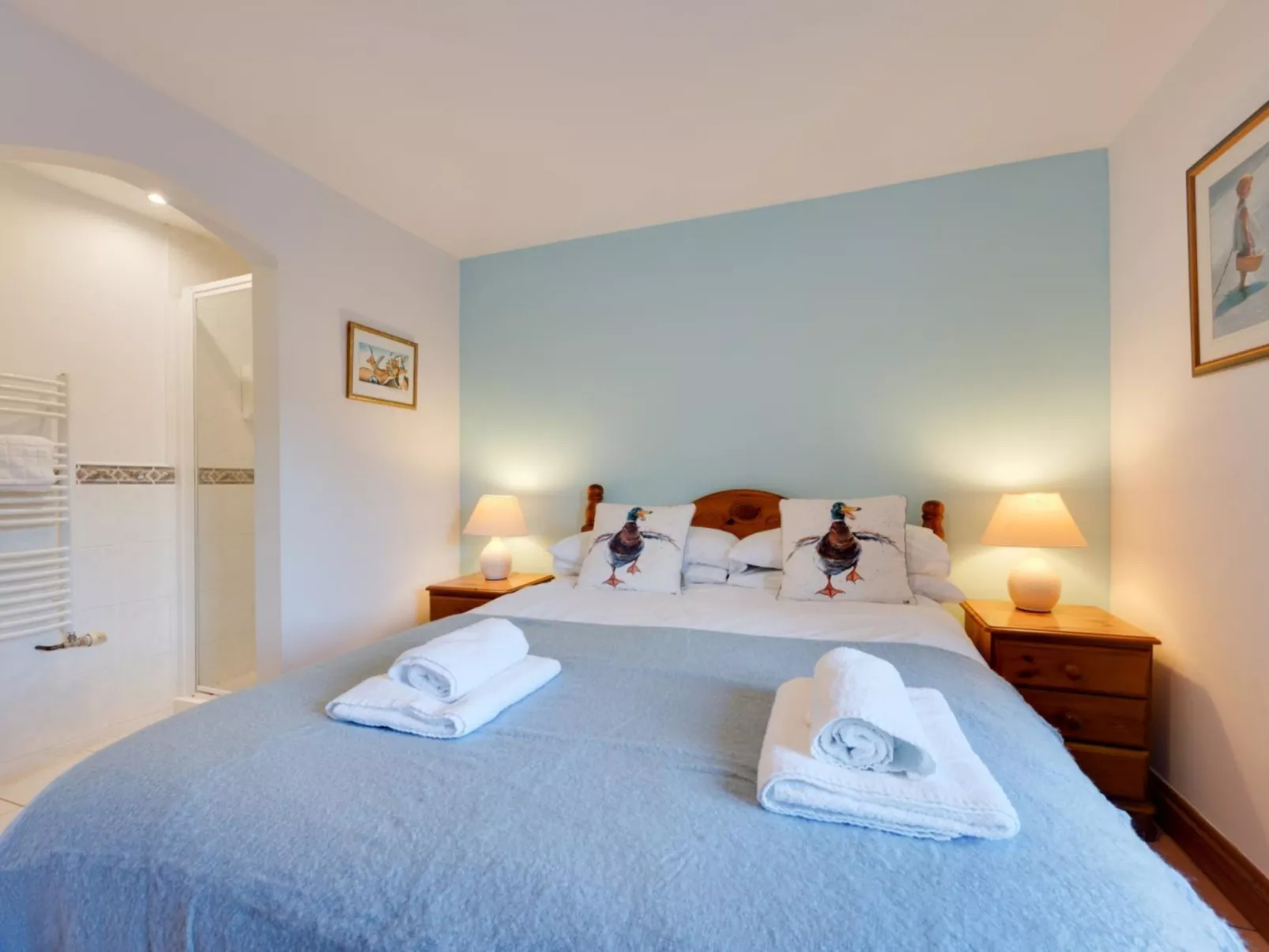 Cherry at Buckland Court-Binnen