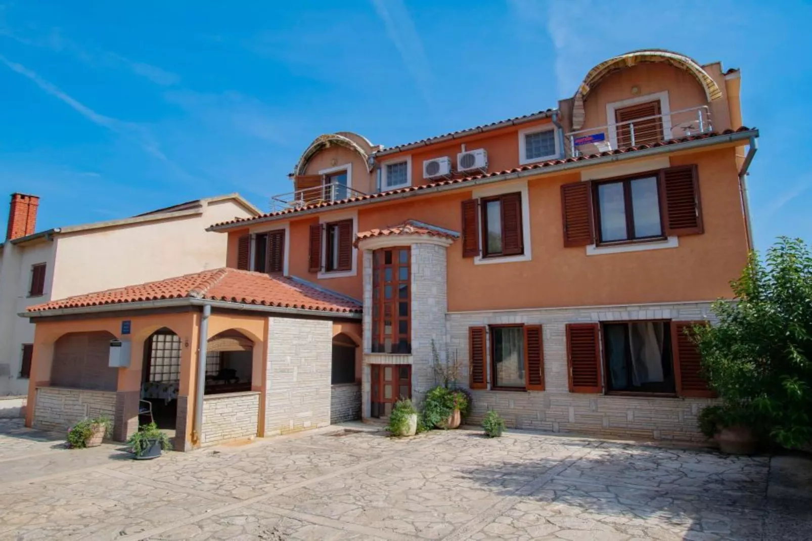 Apartments Manda - Double Room With Terrace (A6)-Buitenlucht