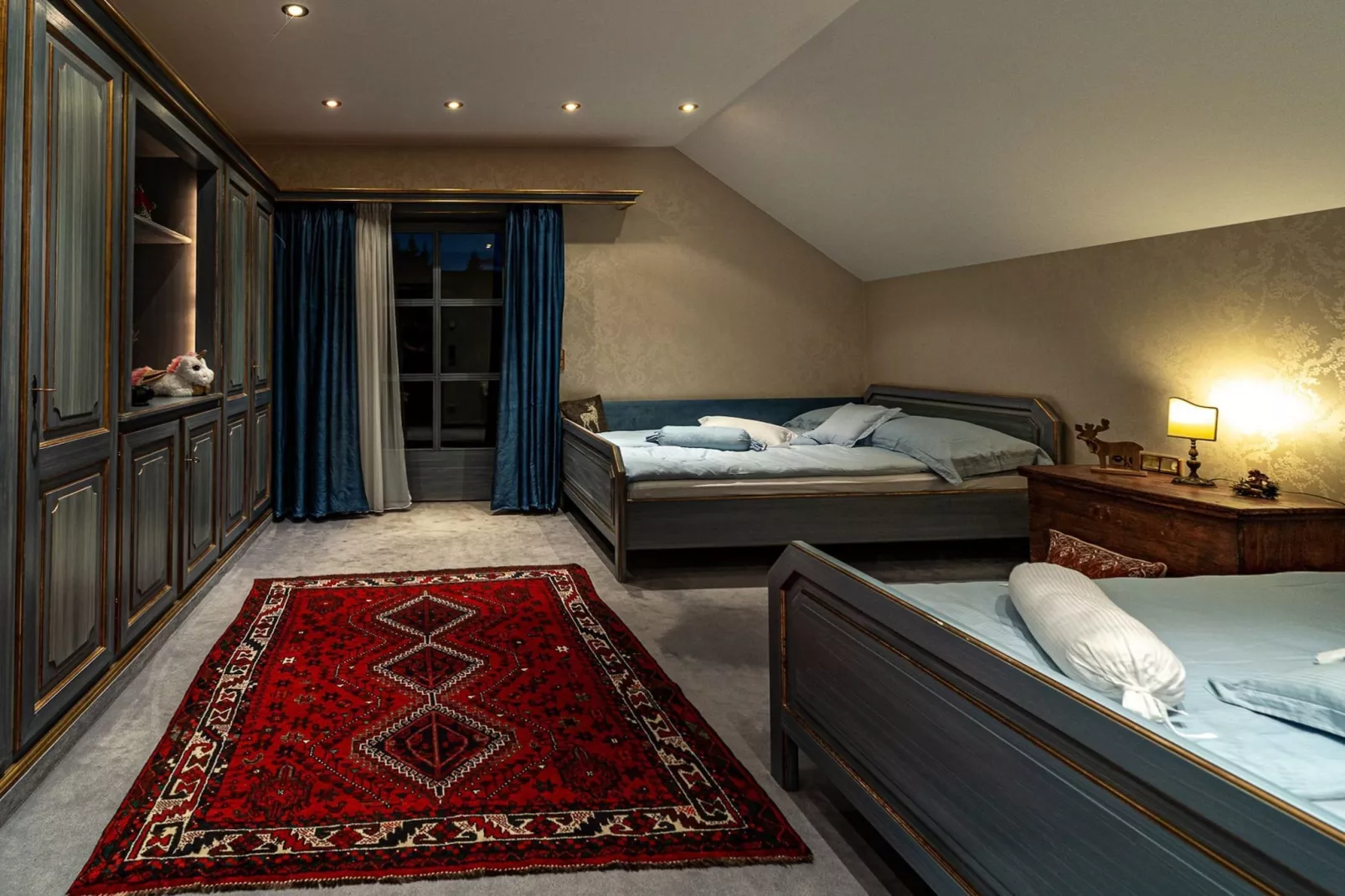 Bad Kleinkirchheim Lush and Spacious Villa with Indoor Pool and Wellness - Seven Bedroom Villa-Slaapkamer