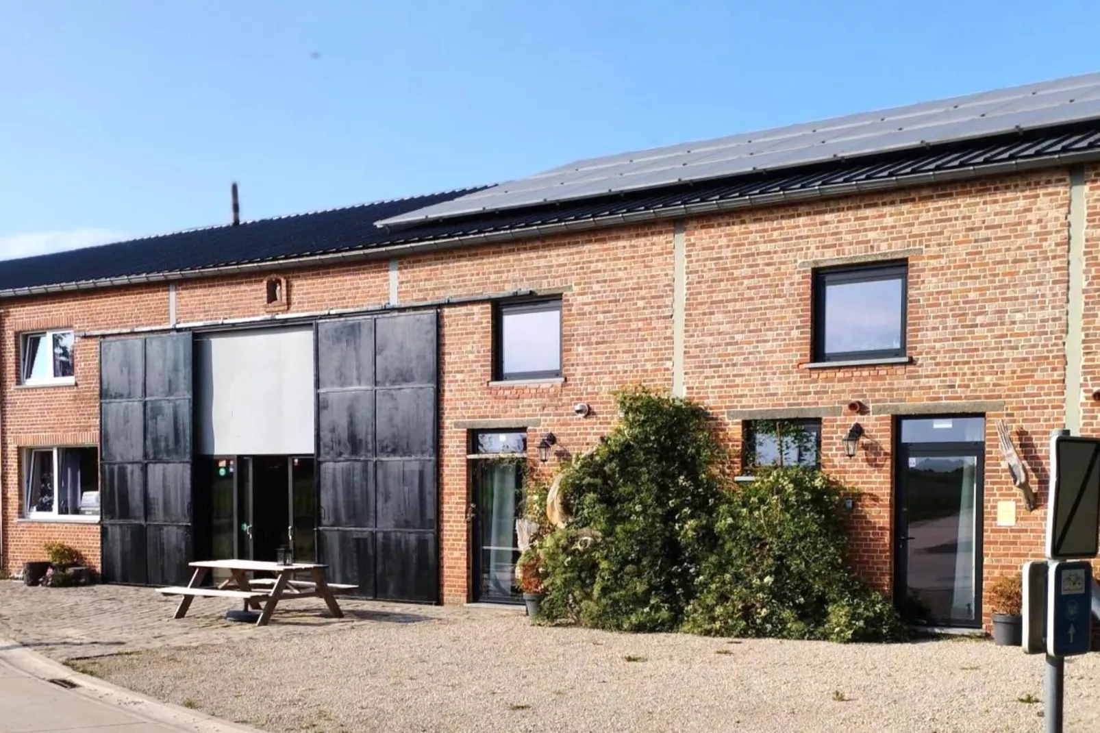 Arends nest-Buitenkant zomer