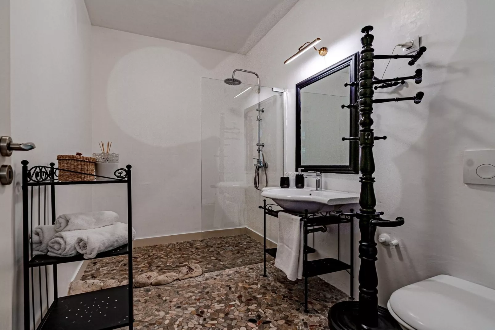 Stone House Anfitrite - Two Bedroom Villa with Private Pool and Terrace-Badkamer