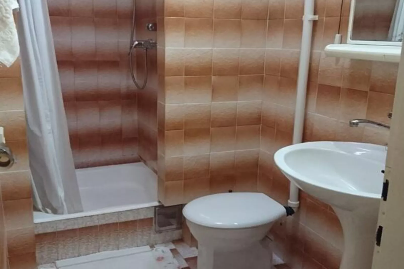 Four bedroom apartment-Badkamer