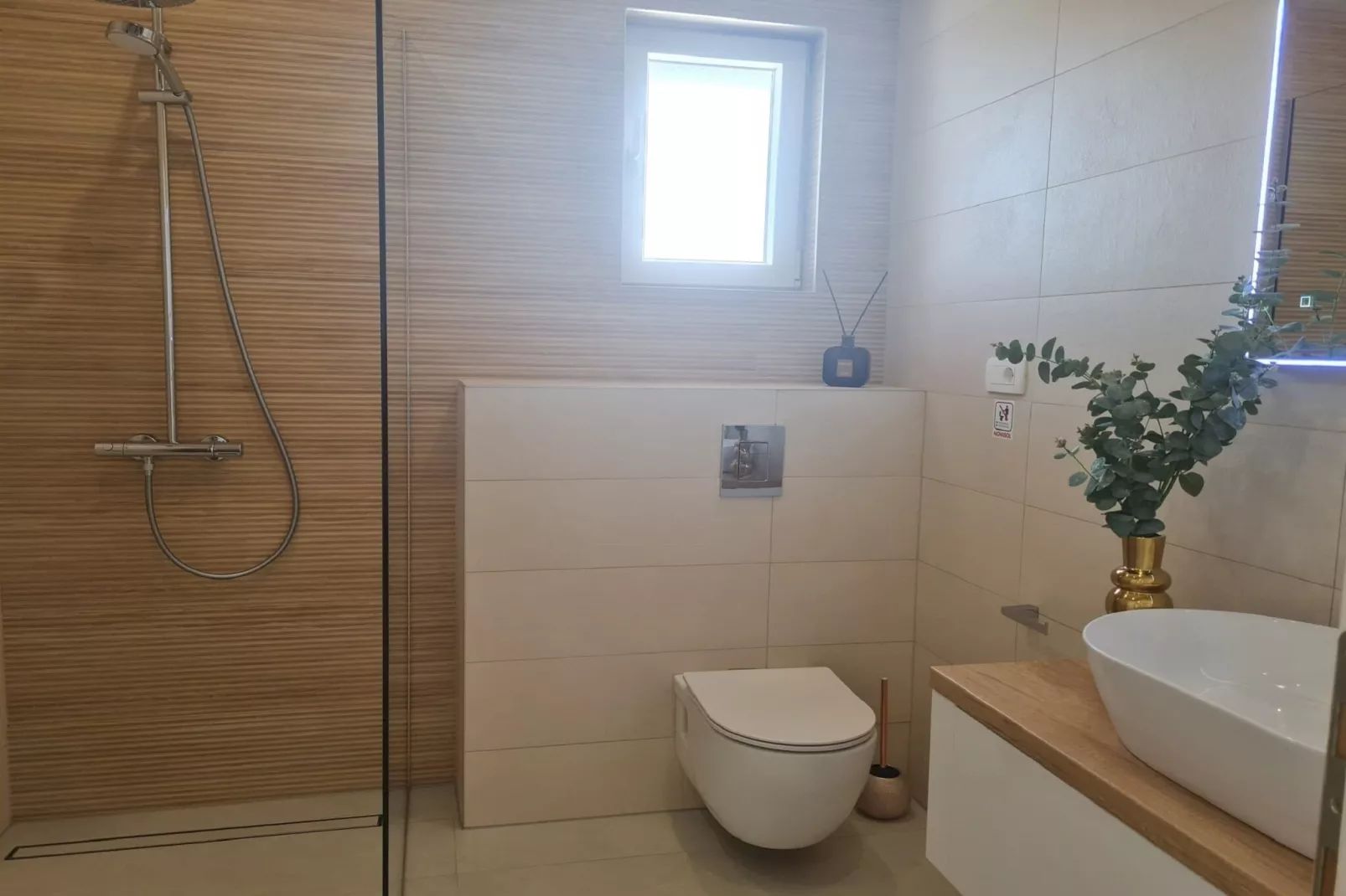 Four - Bedroom Villa-Badkamer