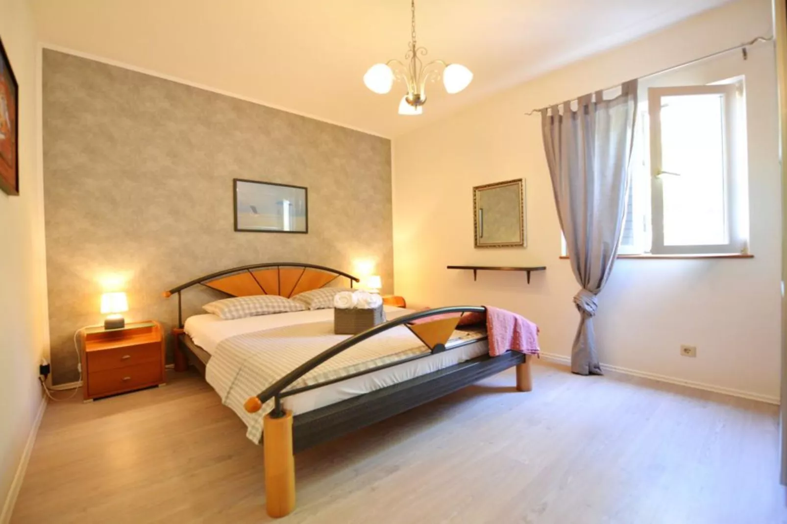 Two-Bedroom Apartment (Kadulja)-Slaapkamer