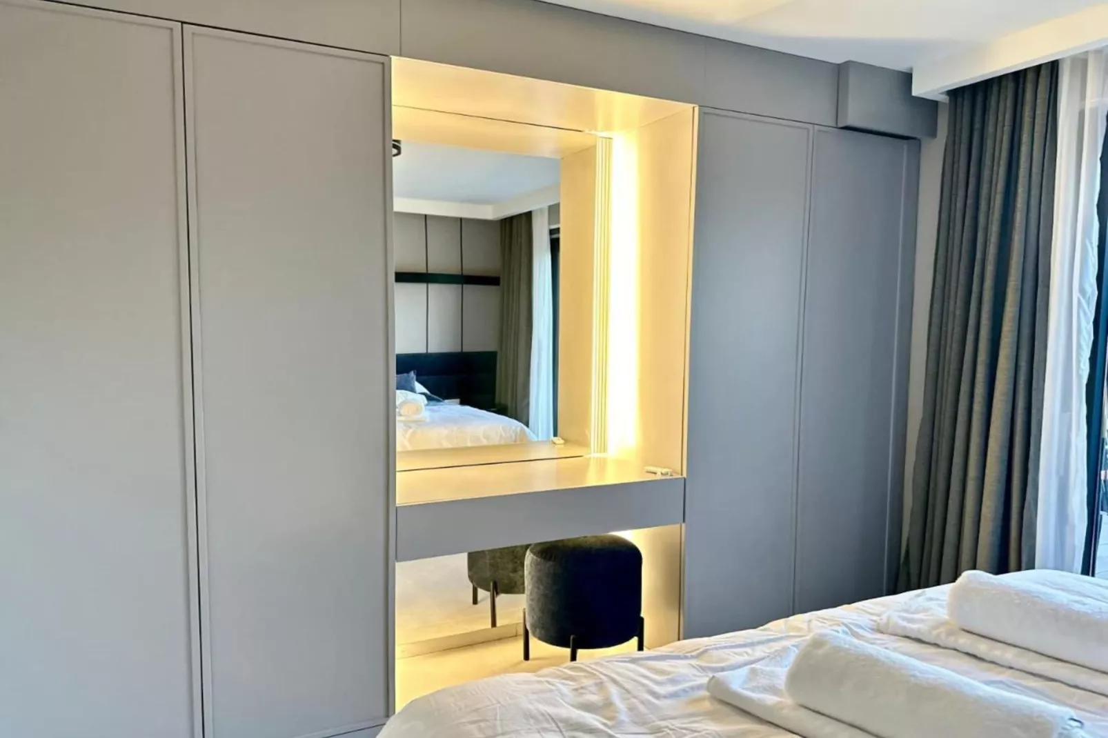 Leonarda Waterfront Residences-Two-Bedroom Apartment with private pool (The Bayfront One) -S5-Slaapkamer