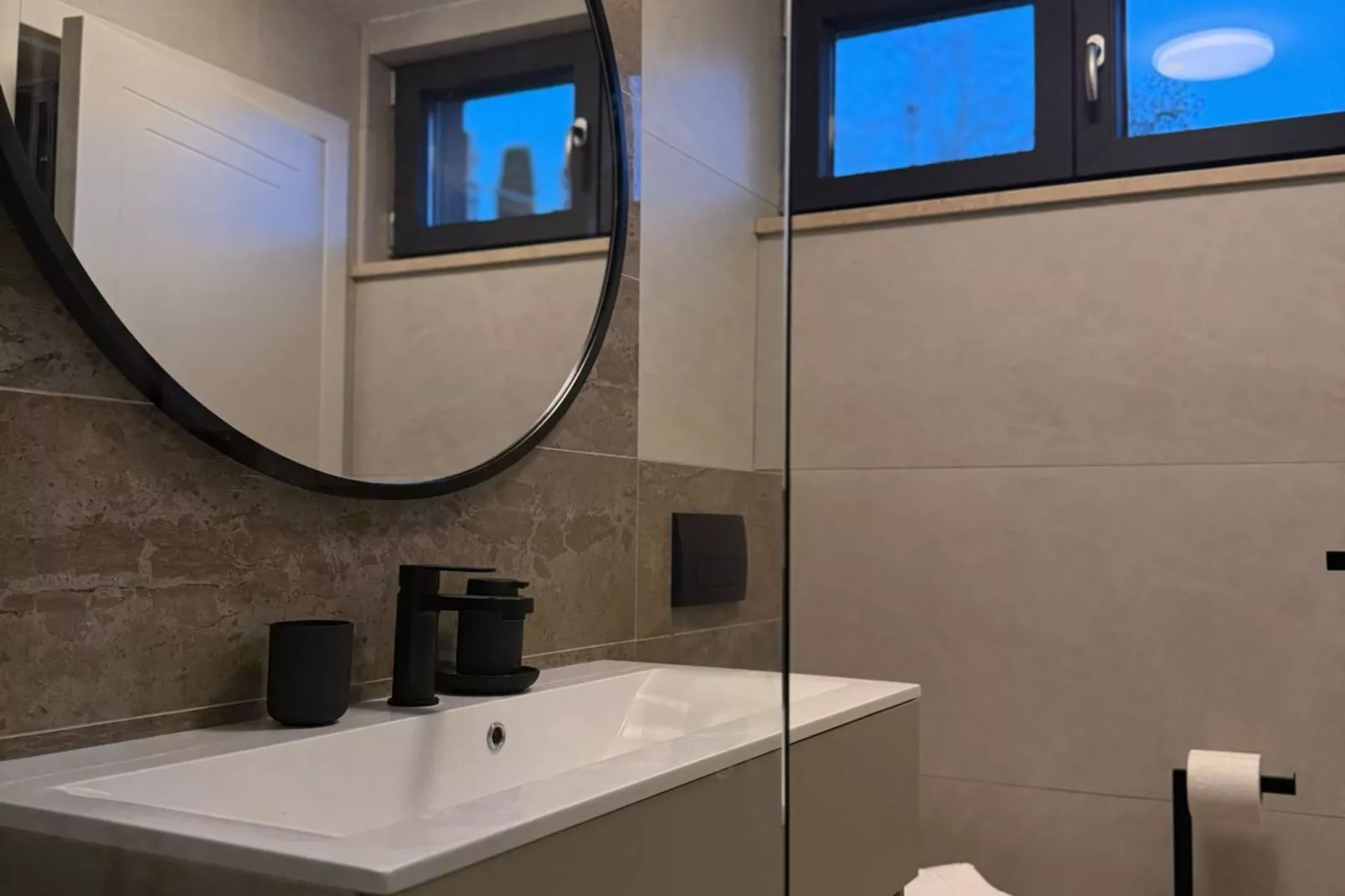 Leonarda Waterfront Residences-Studio Apartment (The Marina studio) -S6-Badkamer