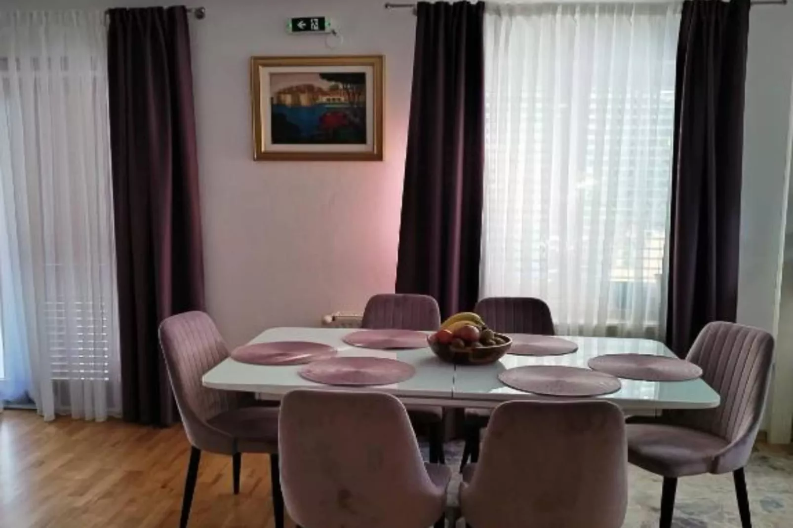 Peaceful Apartments With Style - Classsic Two Bedroom Apartment-Buitenlucht