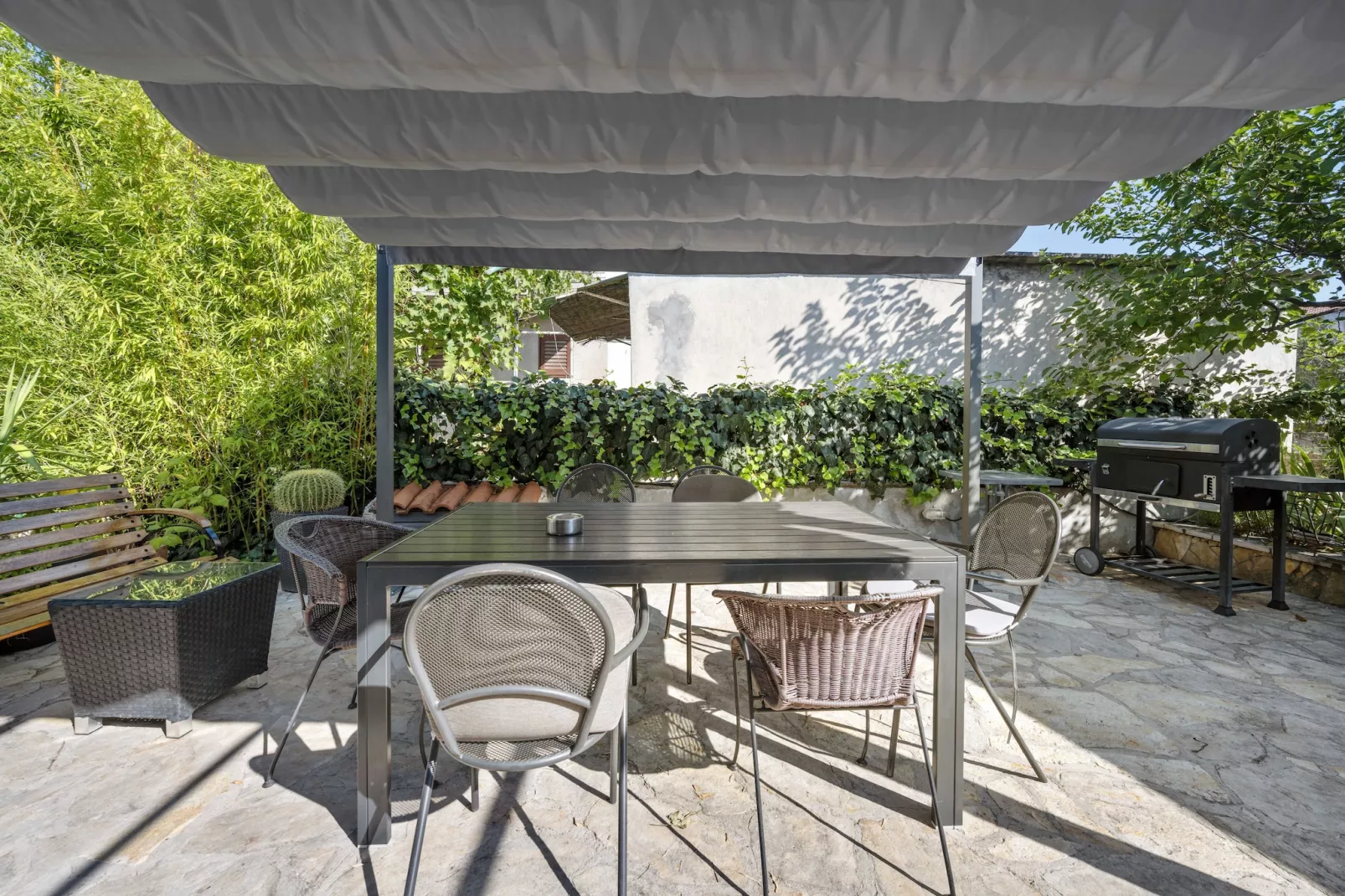 One-Bedroom Apartment With Pool-Buitenlucht