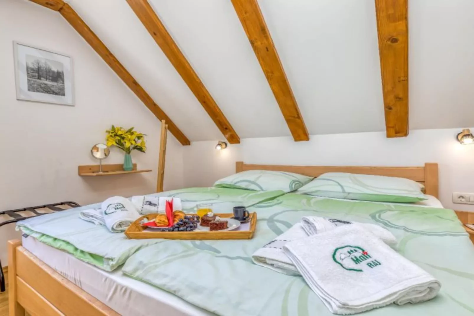 Four Bedroom Holiday House Mali Raj with Pool-Slaapkamer