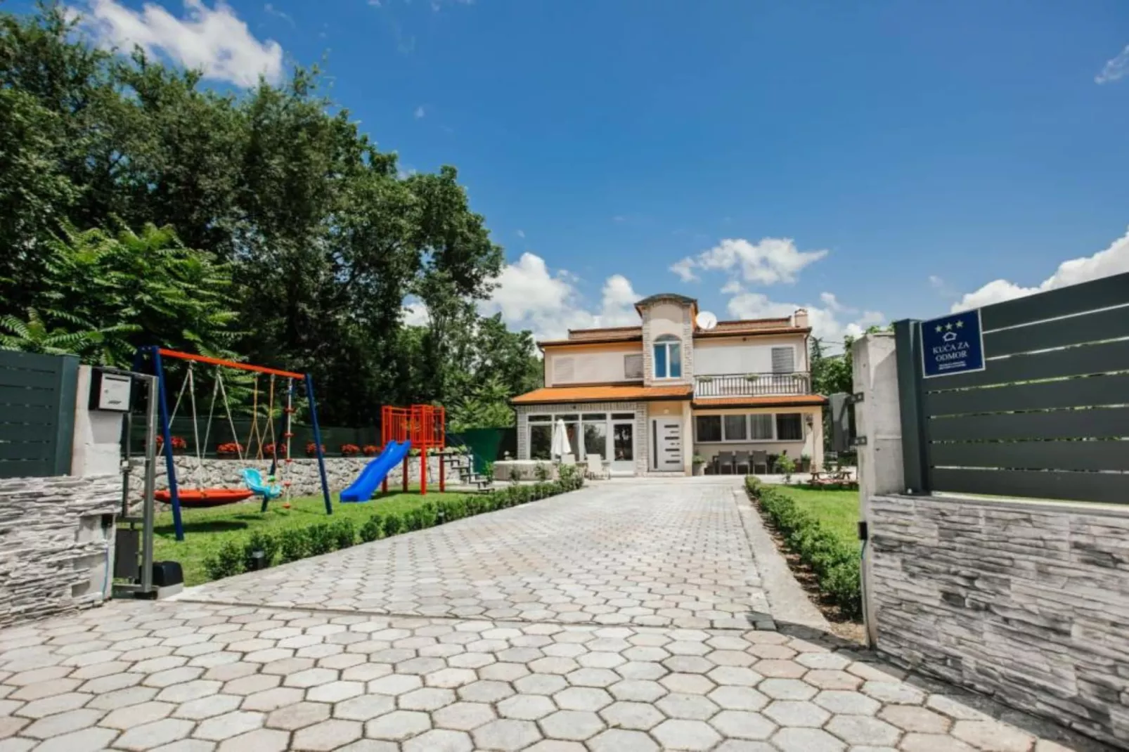 Countryside Villa Tajo - Four Bedroom Holiday Home  with Swimming Pool