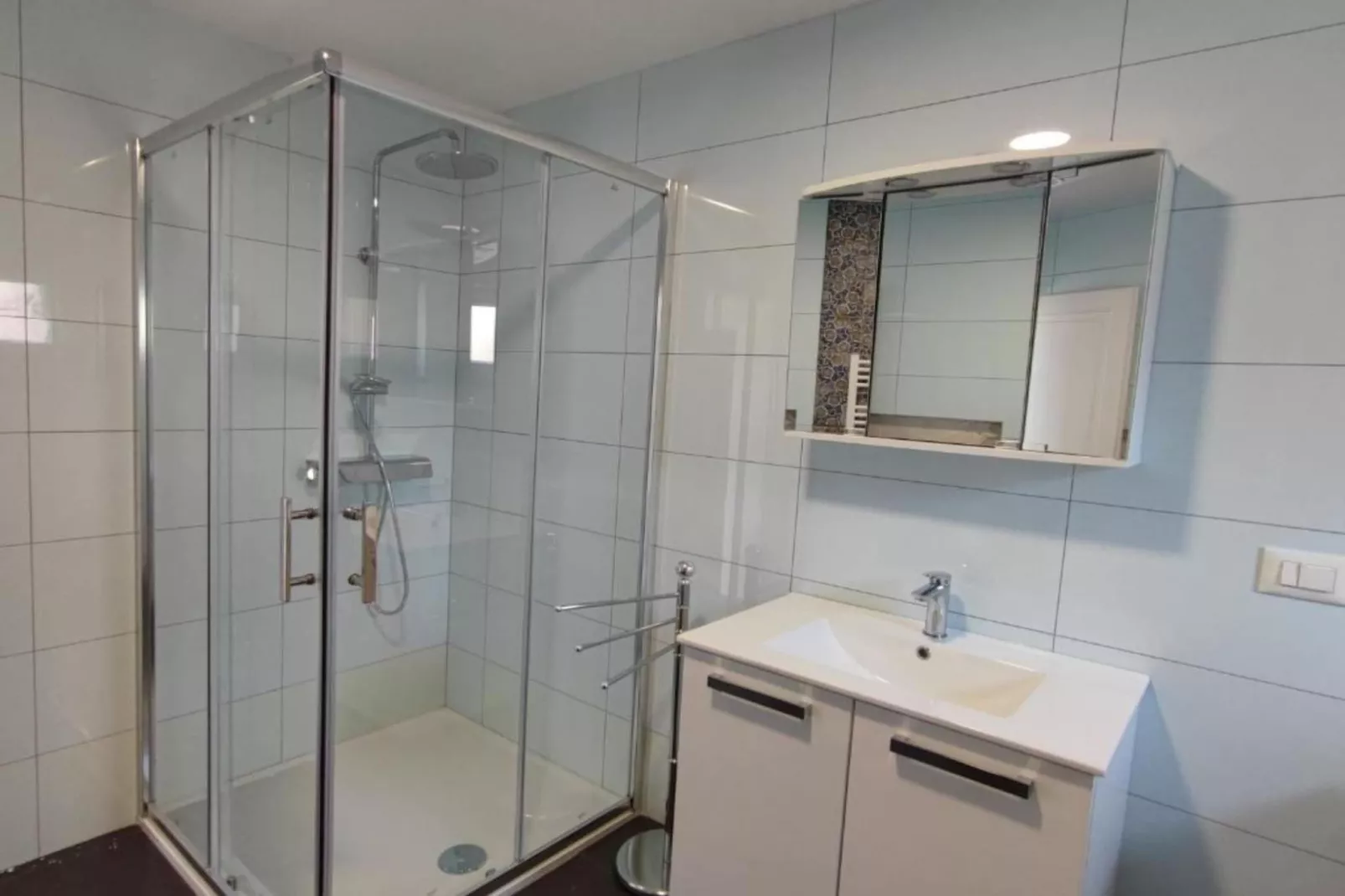 Villa Galant with Pool & Sauna Maružini-Badkamer