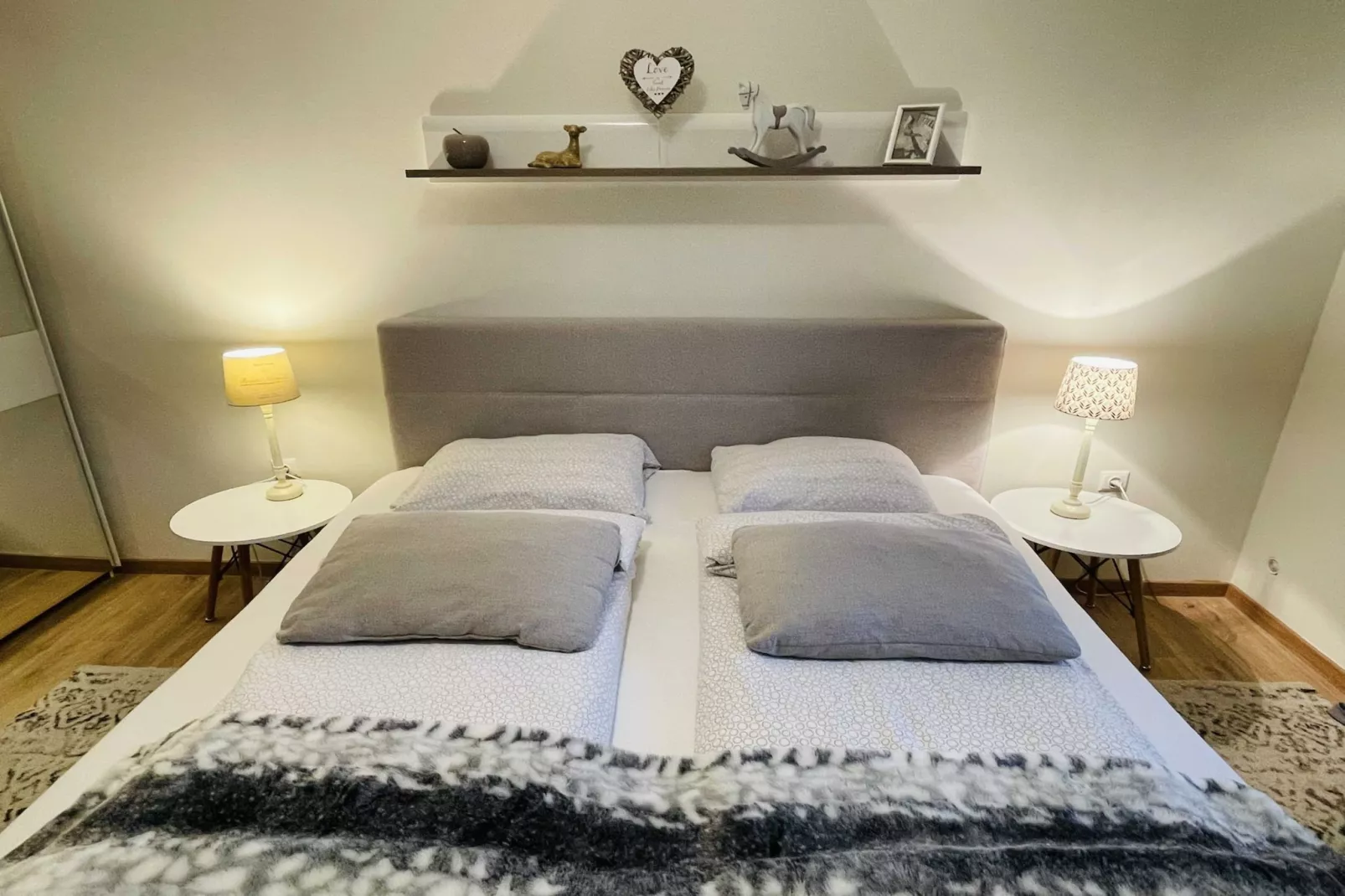 Rustic and Radiant Retreat Apartments with Terrace - Classic One Bedroom Apartment with Terrace (owner app 12)-Slaapkamer