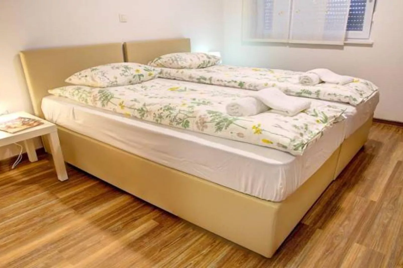 Stylish Retreat with BBQ and Modern Amenities near Terme - Three Bedroom Apartment-Slaapkamer