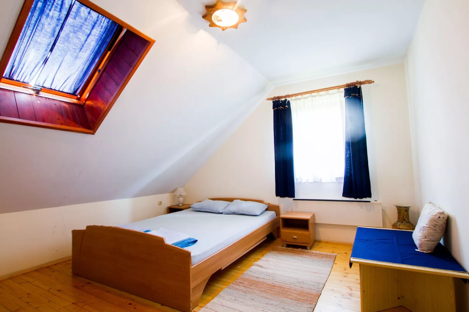 Rustic Charm Cottage Country House with Sauna - Five Bedroom  Holiday Home with Sauna-Slaapkamer