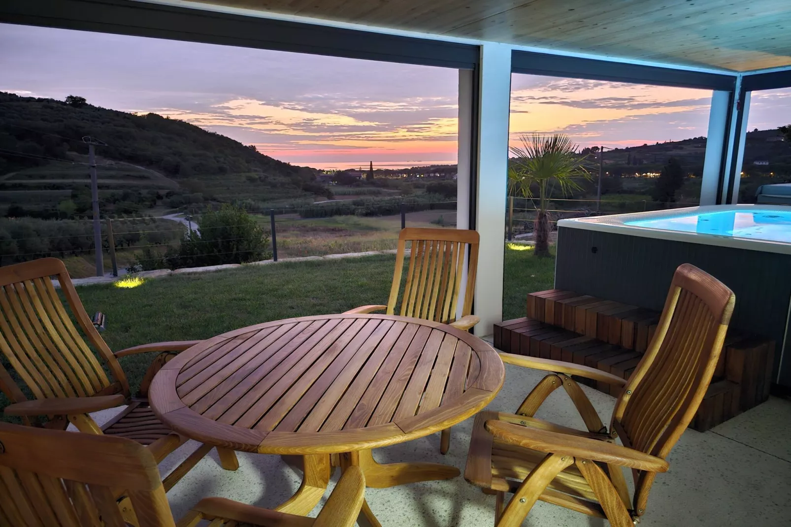 Portoroz Apartment with Sea View and Hot-Tub - One Bedroom Apartment with Sea View and Terrace-Buitenlucht