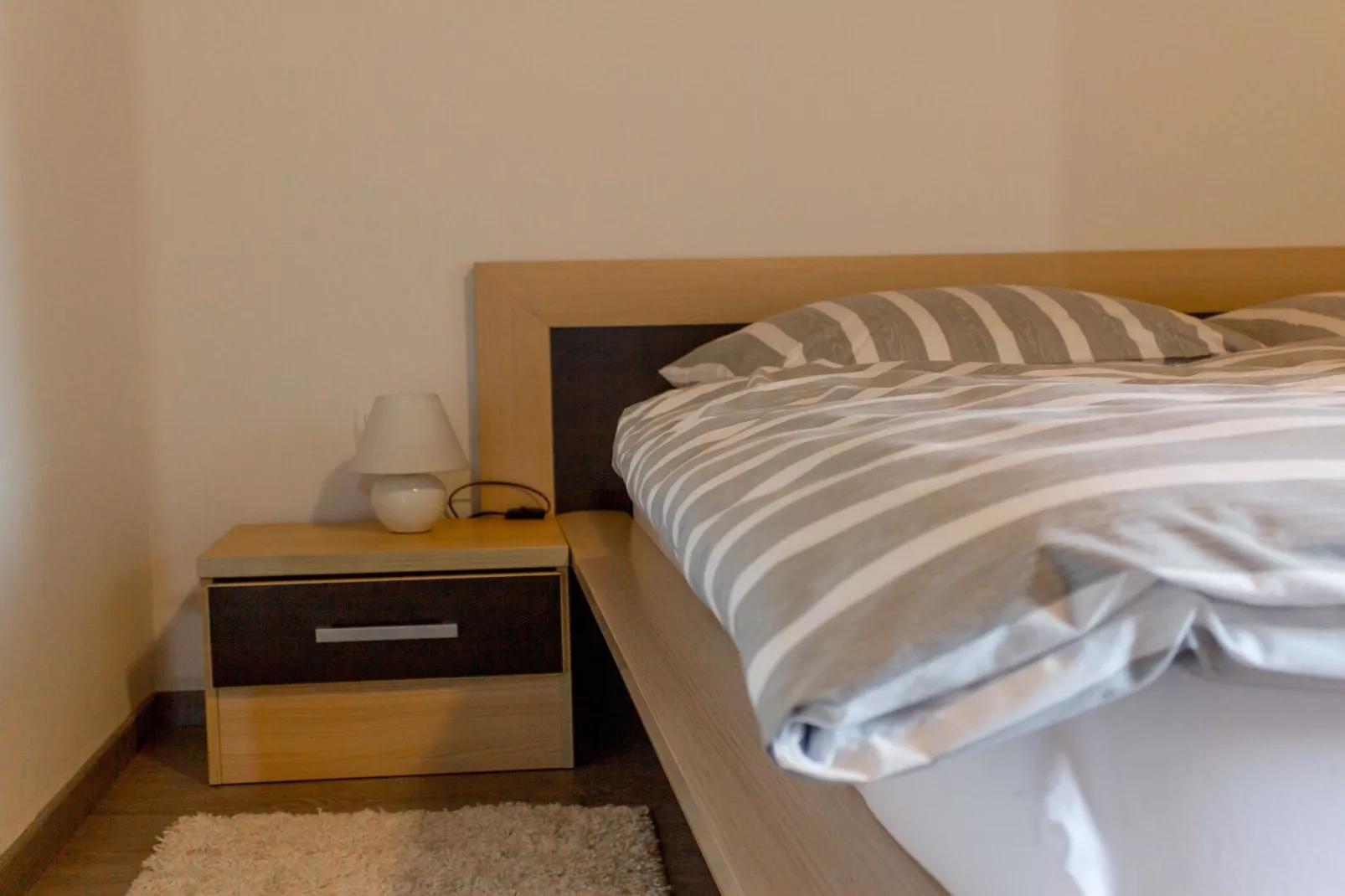 Cozy Holiday Home with Garden, BBQ, and Outdoor Dining Area in Rečica ob Savinji - Two Bedroom Apartment-Slaapkamer